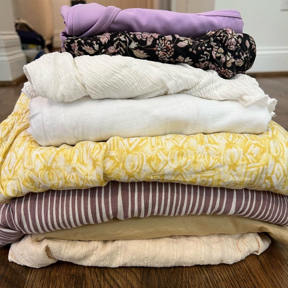 Summer Women's Clothing Bundle 8 Piece Top and Dress Sz Medium
